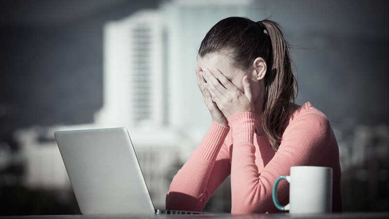 phụ nữ căng thẳng mệt mỏi