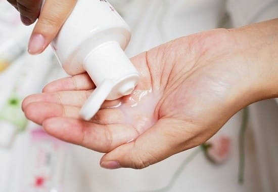 ngâm rửa vệ sinh vùng kín đúng cách