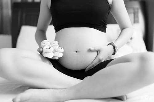 bệnh giang mai có thể lây nhiễm khi mang thai sang cho bé