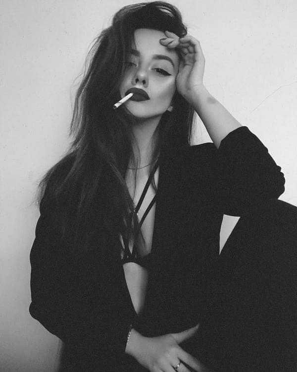 cô gái ngầu xinh đẹp