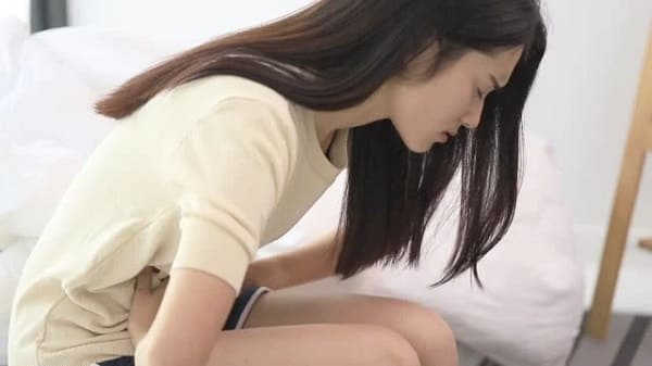 phải làm gì khi bị đau bụng kinh