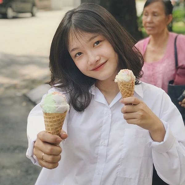 con gái thích ăn kem