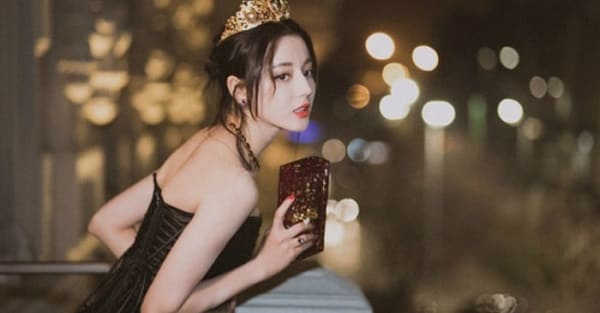 phụ nữ thông minh xinh đẹp