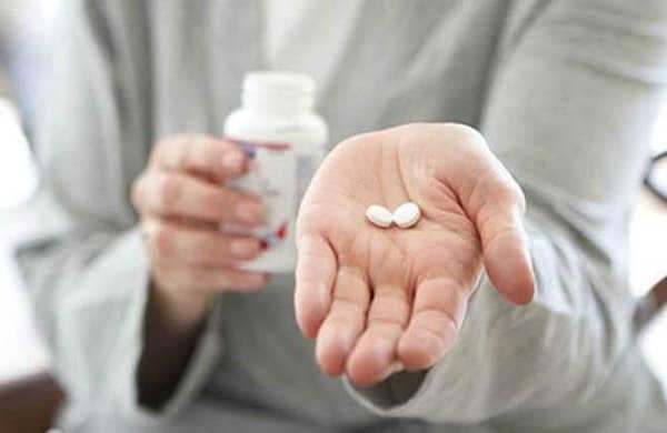 làm sao để hết ra máu sau khi phá thai