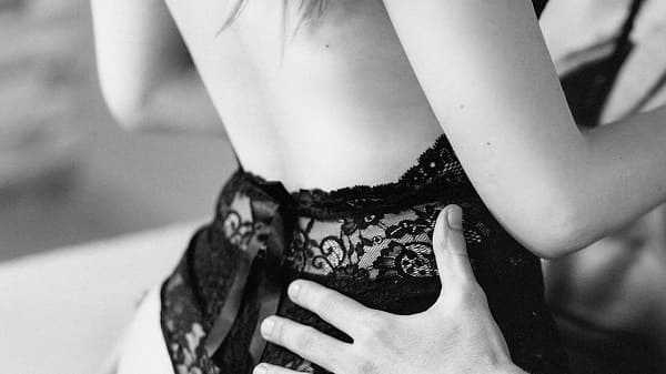 Đặt vòng tránh thai kiêng bao lâu thì quan hệ bình thường