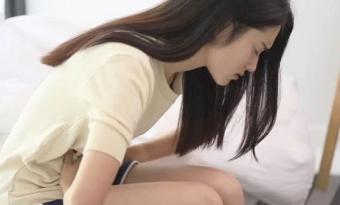 dau-bung-kinh-co-phai-la-binh-thuong-khi-nao-can-canh-giac
