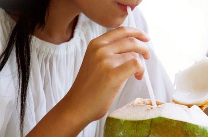 toi-thang-co-nen-uong-nuoc-dua-bac-si-giai-dap-chi-tiet